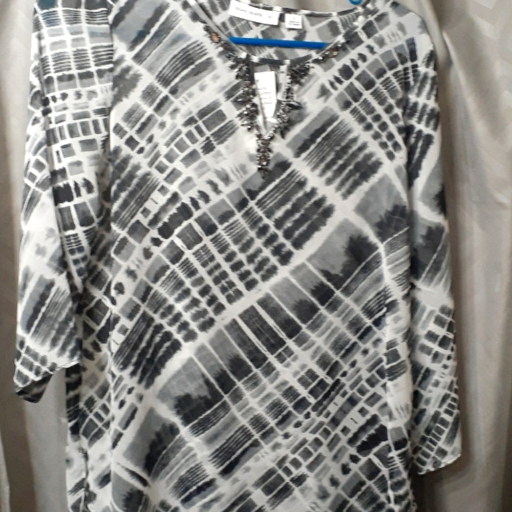 Susan Graver size 2 polyester white and grey shirt